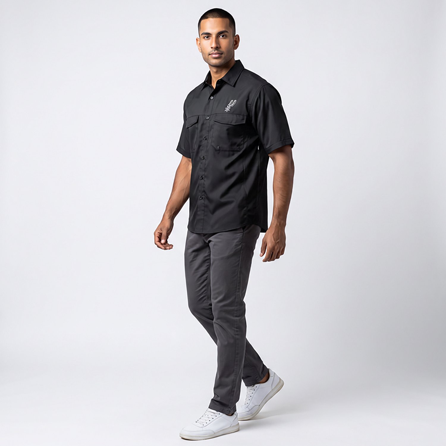 Antigua Men's San Antonio Spurs Game Day Woven Fishing Shirt - view number 2