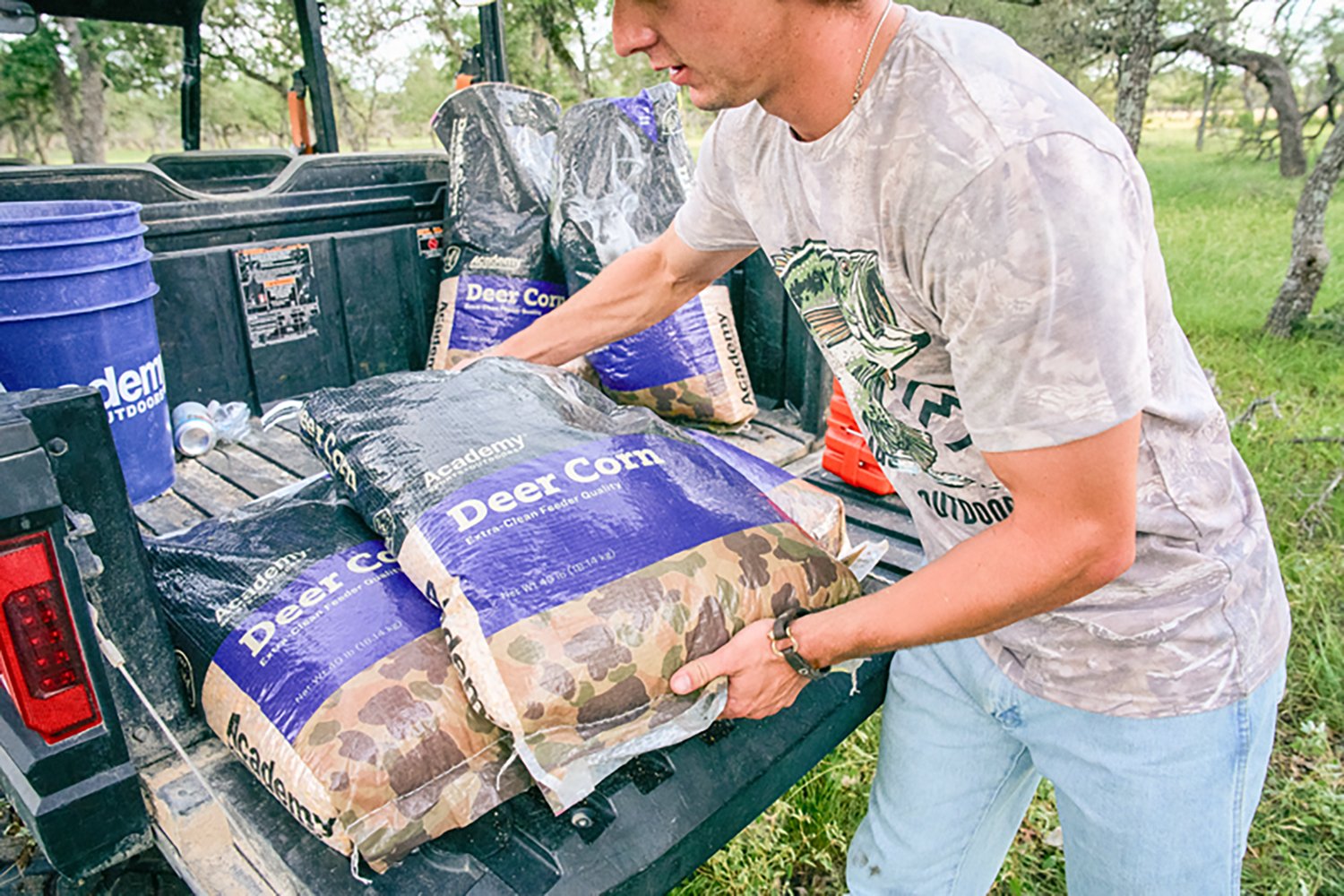 Academy Sports + Outdoors Deer Corn 40 lb Bag                                                                                    - view number 4