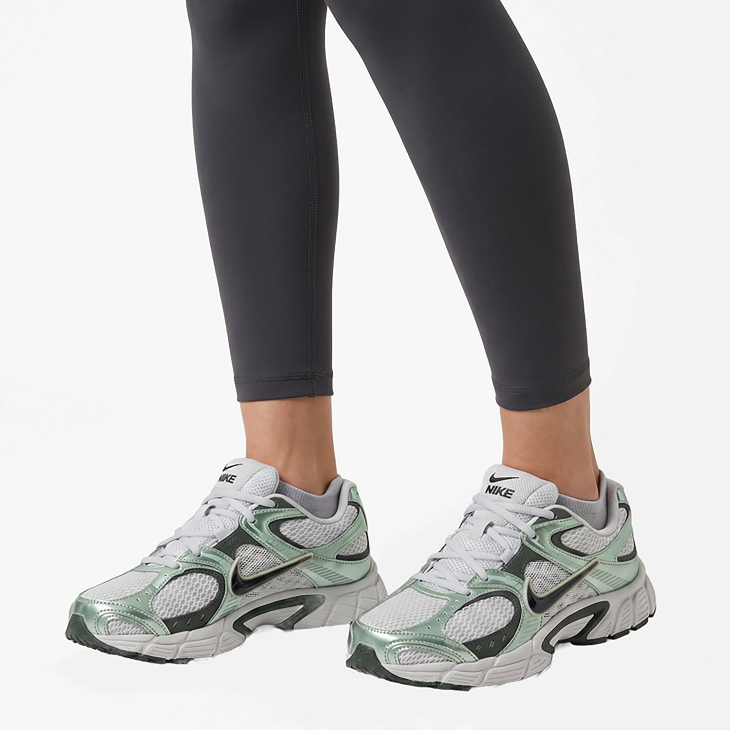 Nike Women's V5 Runner Shoes - view number 7