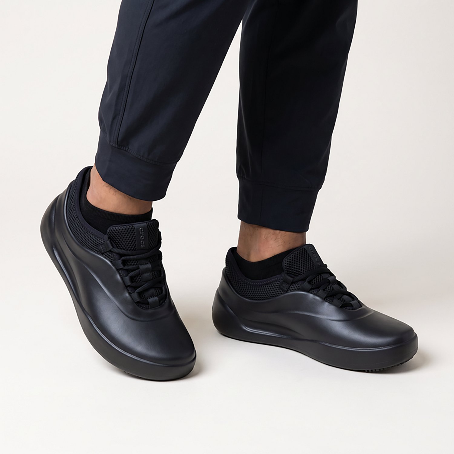 Crocs Men's Bistro Work Sneaker - view number 7
