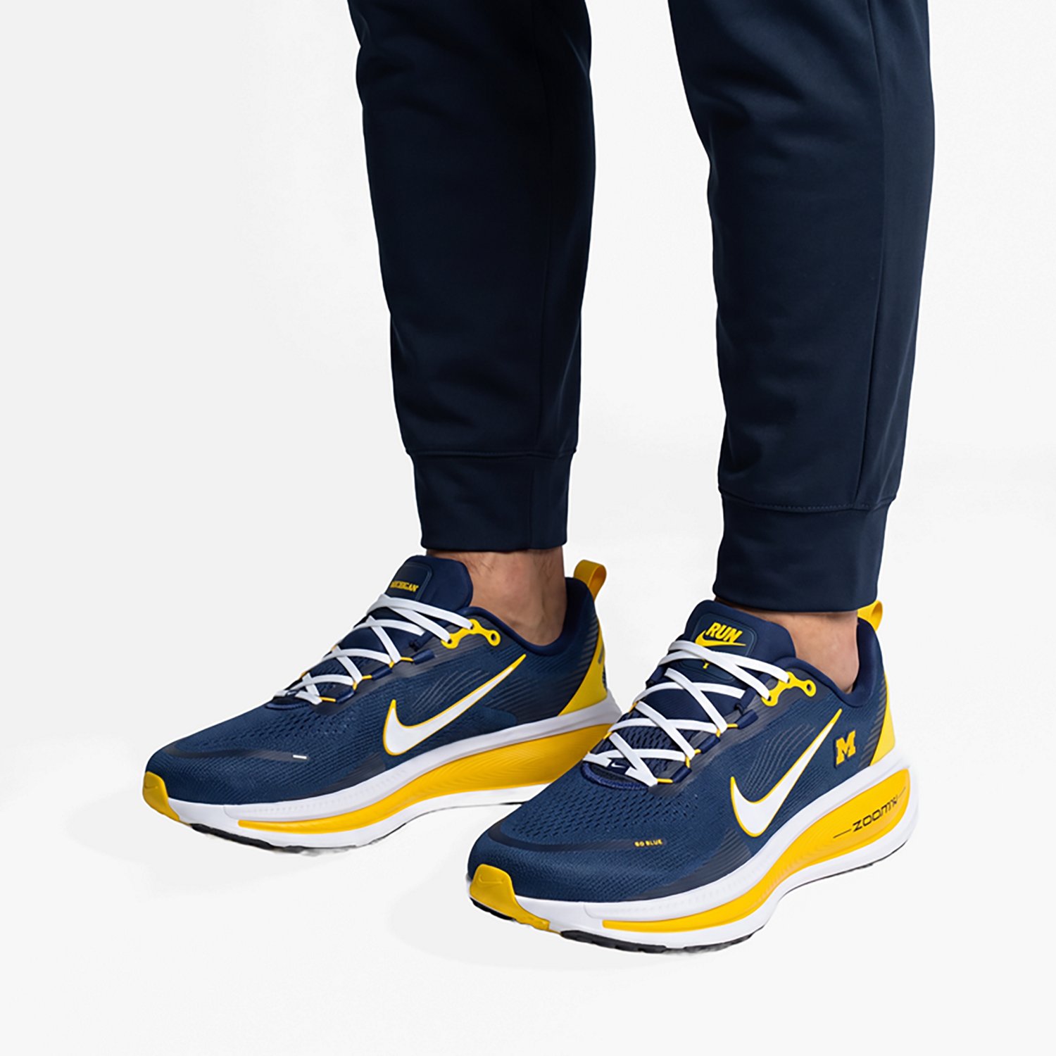 Nike Michigan Wolverines Vomero 18 Running Shoes
