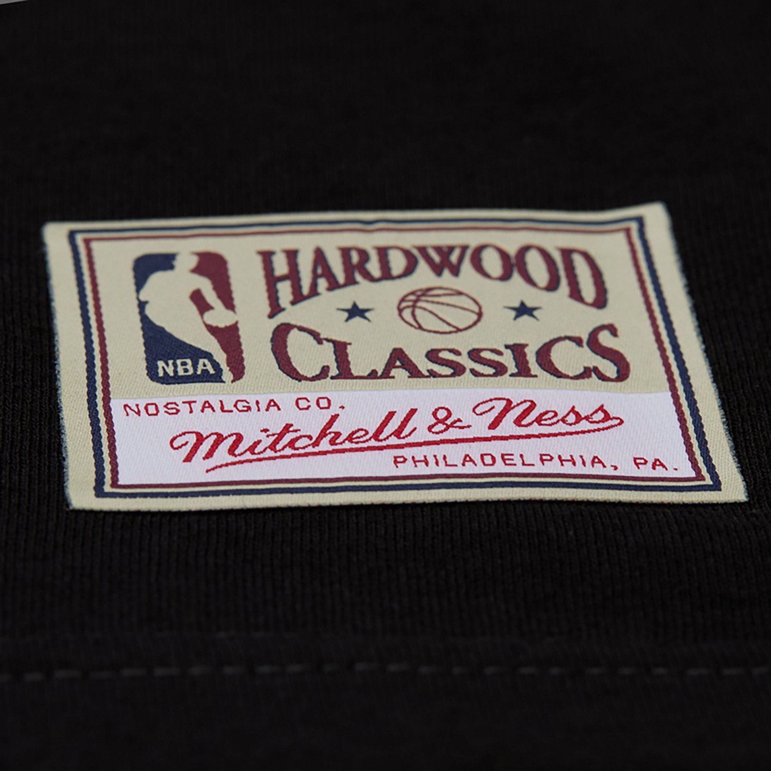 Mitchell & Ness Men's Dallas Mavericks Overlap Graphic T-shirt - view number 4
