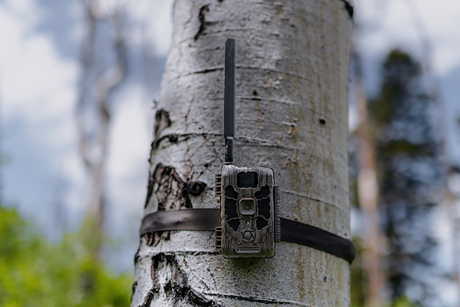 Stealth Cam Deceptor MAX 40.0 MP Cellular Trail Camera with Rechargeable Lithium Battery - view number 2