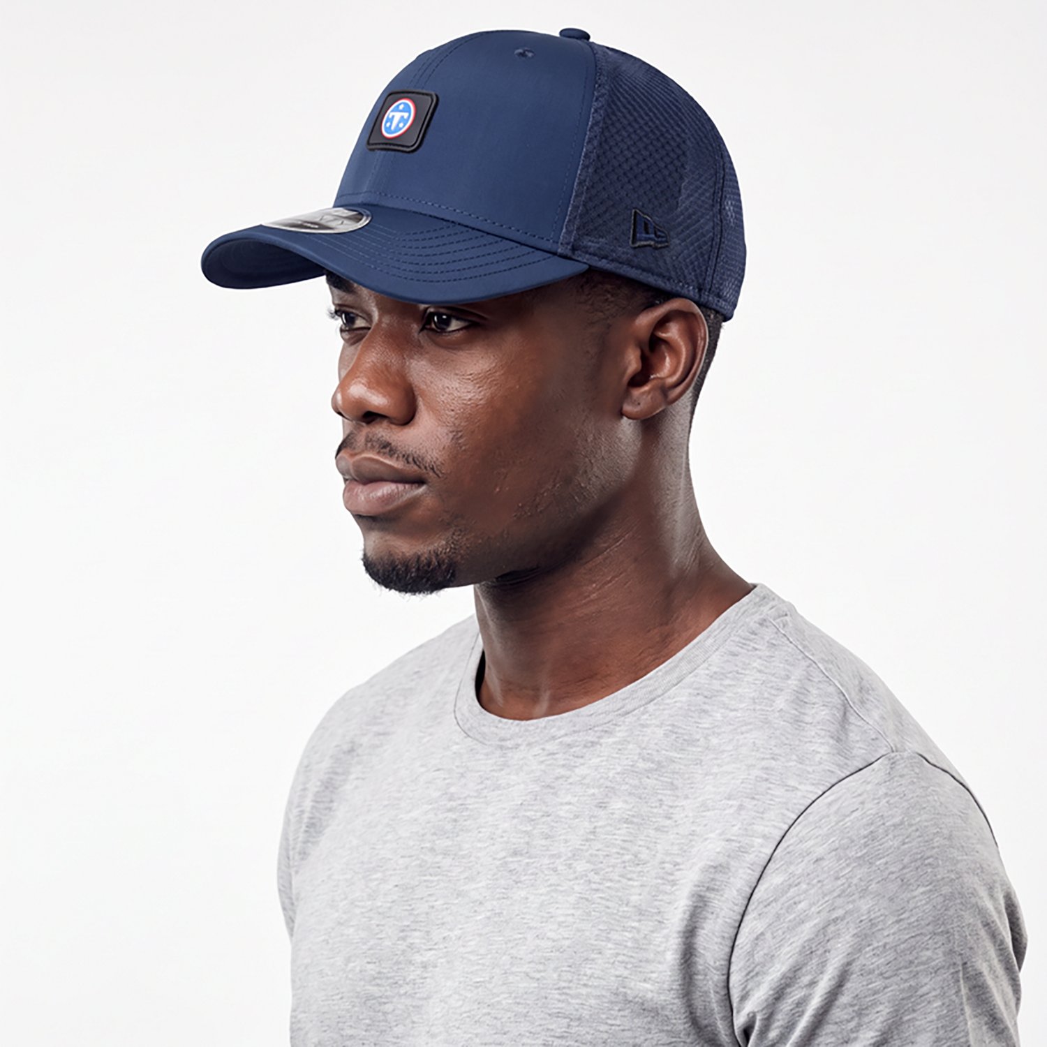 New Era Men's Tennessee Titans Micro Badge 9SEVENTY Cap