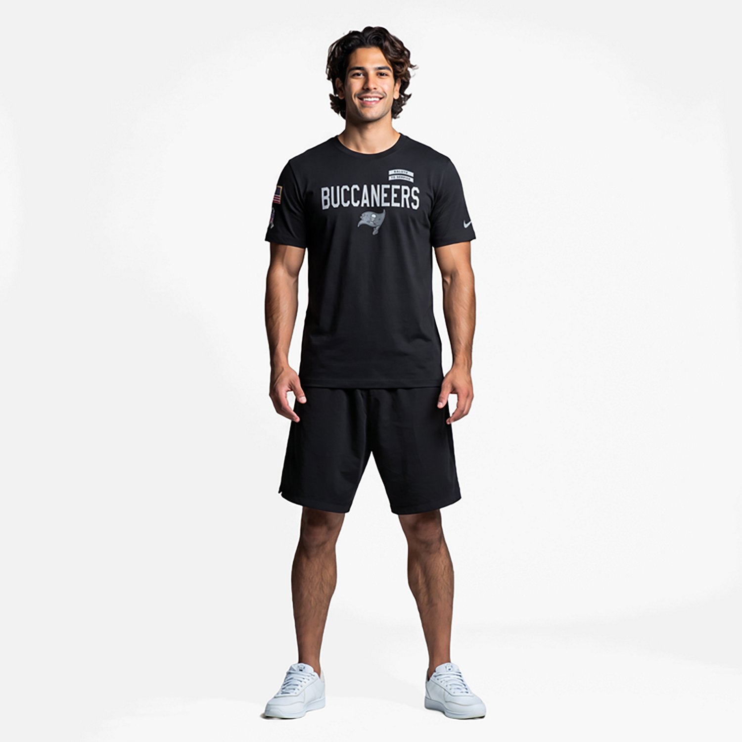 Nike Men's Tampa Bay Buccaneers Salute to Service Dri-FIT Graphic T-shirt